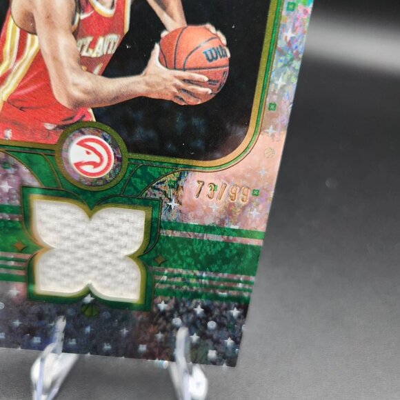 25-26 Topps Asa Newell RC Franchise Fabrics FF-AN Atlanta Hawks Holofoil /99 - Picture 4 of 6